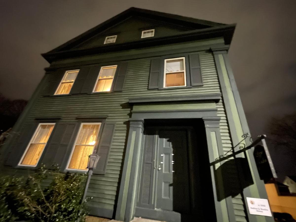 Lizzie Borden House Bed & Breakfast Fall River Exterior foto