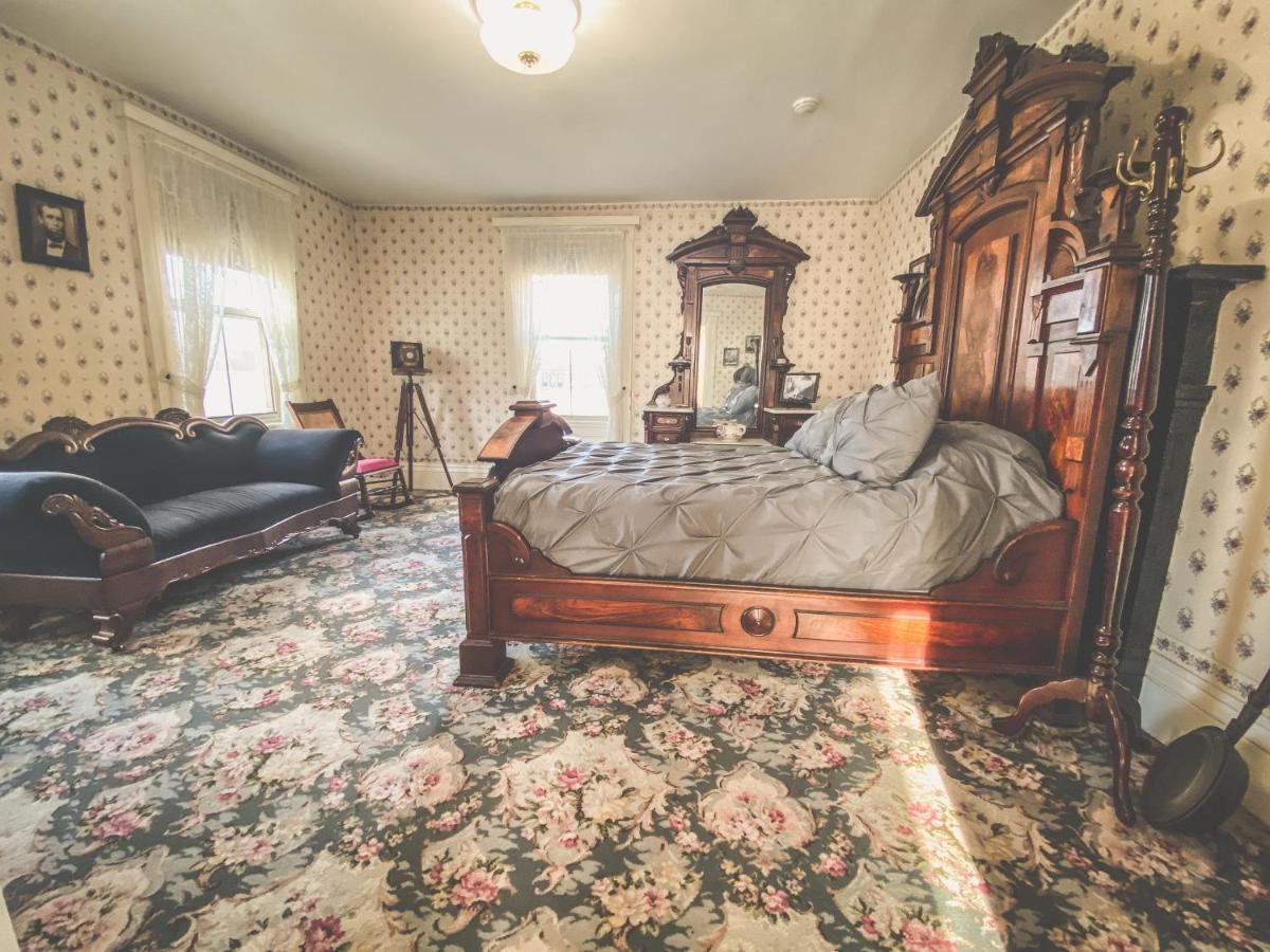 Lizzie Borden House Bed & Breakfast Fall River Exterior foto
