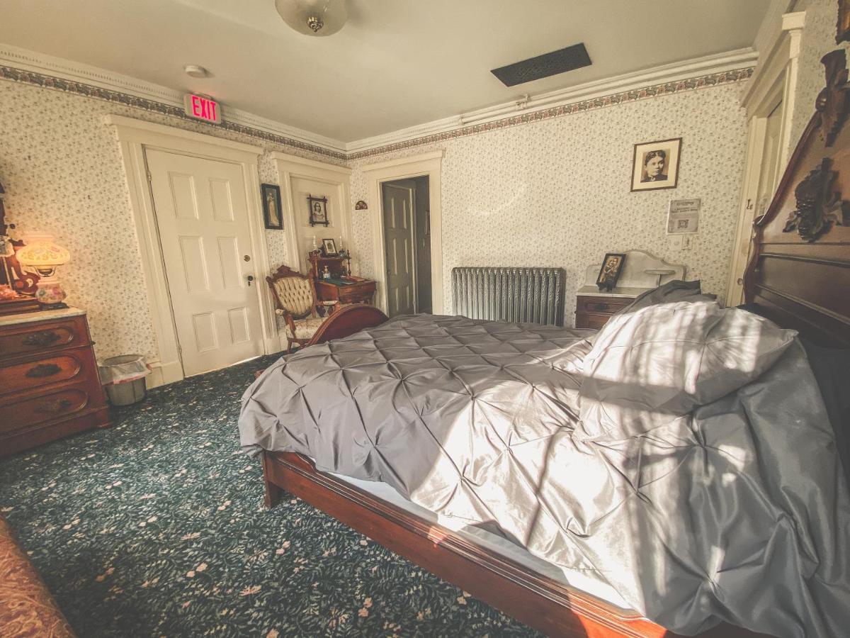 Lizzie Borden House Bed & Breakfast Fall River Exterior foto