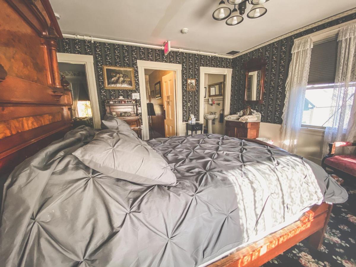 Lizzie Borden House Bed & Breakfast Fall River Exterior foto