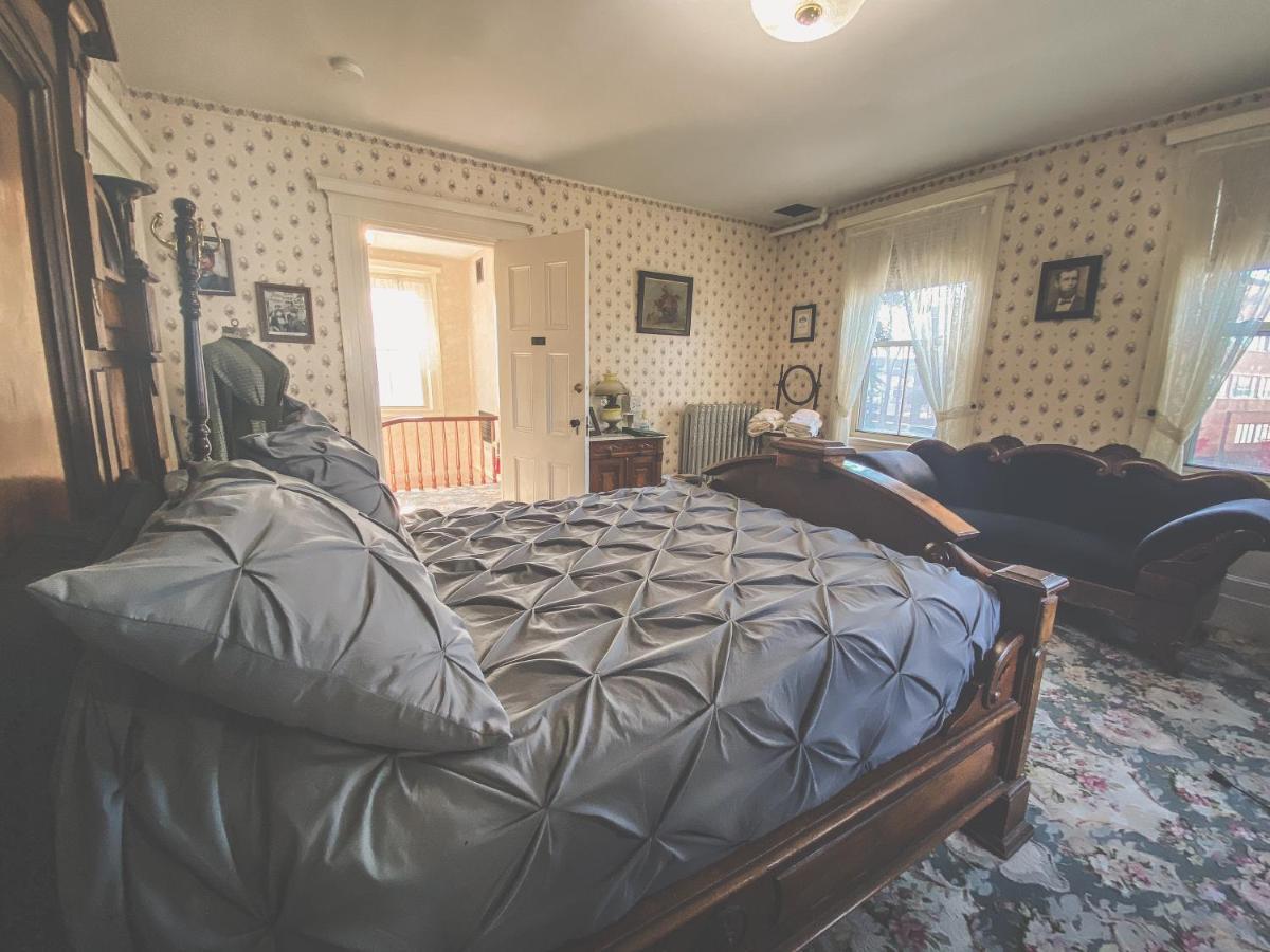 Lizzie Borden House Bed & Breakfast Fall River Exterior foto