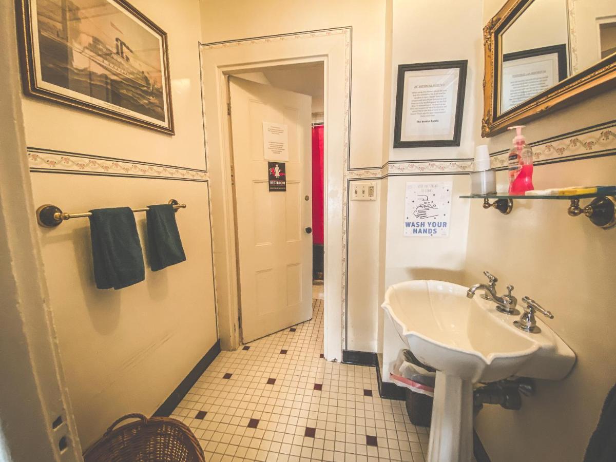 Lizzie Borden House Bed & Breakfast Fall River Exterior foto