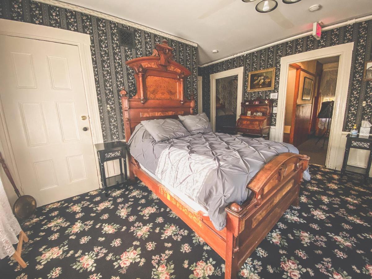 Lizzie Borden House Bed & Breakfast Fall River Exterior foto